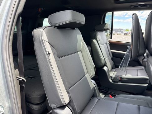 New 2026 GMC Yukon XL Denali w/ Denali Reserve Package AWD/4WD image 37