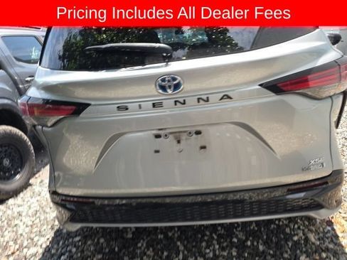 Used 2021 Toyota Sienna XSE w/ XSE Plus Package FWD image 14