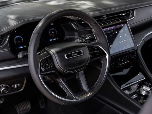 Used 2023 Jeep Grand Cherokee L Overland image 22