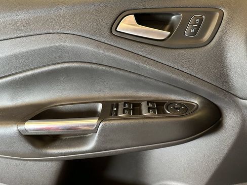Used 2019 Ford Escape SE FWD image 19