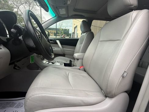 Used 2013 Toyota Highlander SE image 16