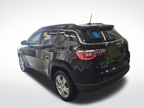 Used 2022 Jeep Compass Latitude w/ Sun and Sound Group AWD/4WD image 9