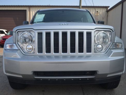Used 2012 Jeep Liberty Sport image 3