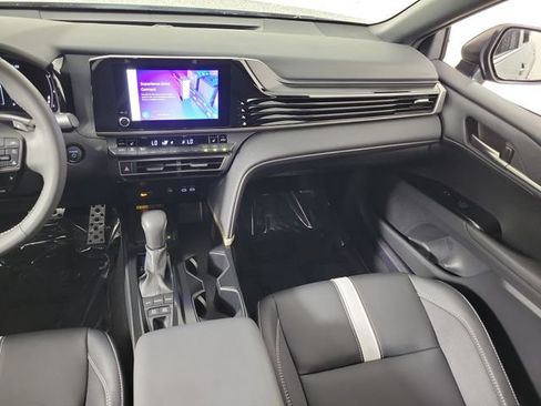 Used 2025 Toyota Camry SE w/ Convenience Package FWD image 17