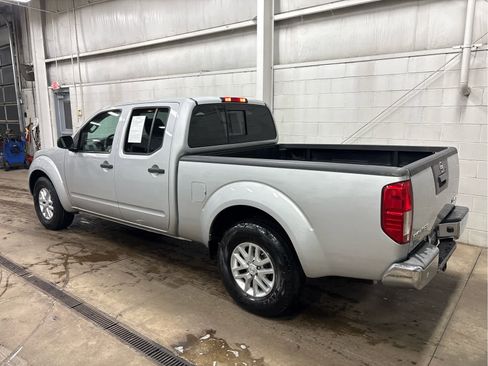 Used 2016 Nissan Frontier SV image 5