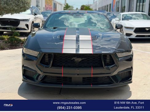 Used 2025 Ford Mustang GT RWD image 2