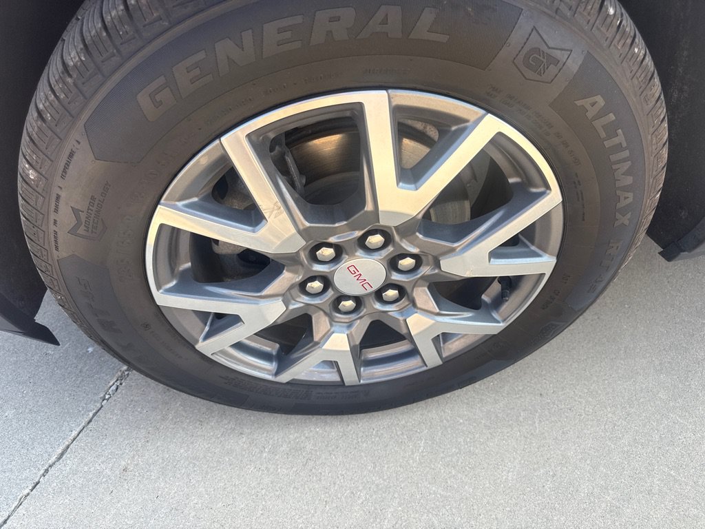 Used 2023 GMC Acadia SLT FWD image 9