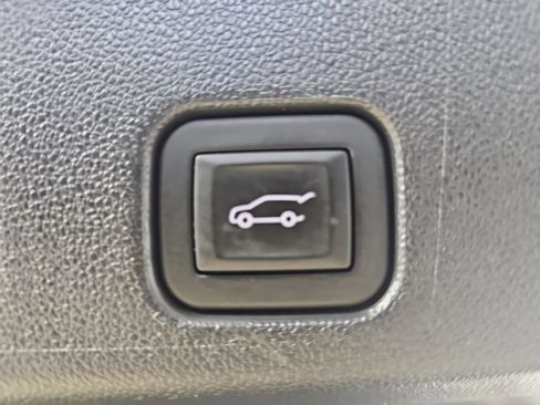 Certified 2024 Chevrolet Traverse LT w/ Trailering Package FWD image 18