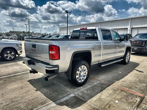 Used 2018 GMC Sierra 2500 Denali w/ Duramax Plus Package AWD/4WD image 11