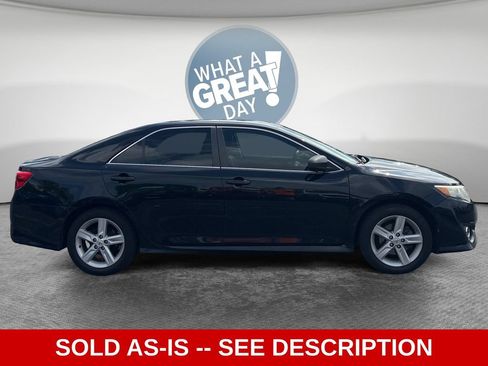 Used 2012 Toyota Camry SE FWD image 2