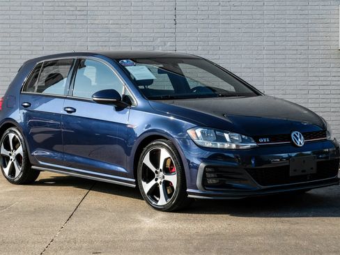 Used 2018 Volkswagen GTI SE FWD image 5