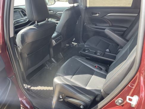 Used 2019 Toyota Highlander Limited Platinum AWD/4WD image 11