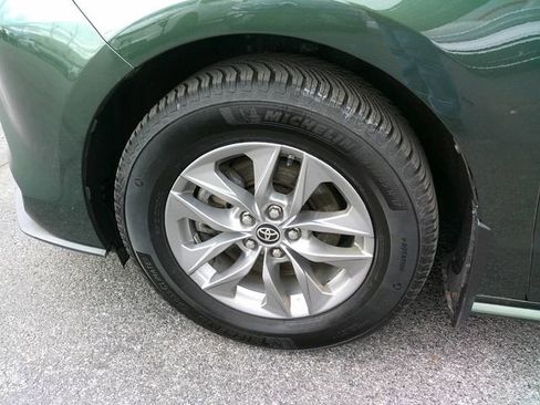 Used 2024 Toyota Sienna LE AWD/4WD image 10