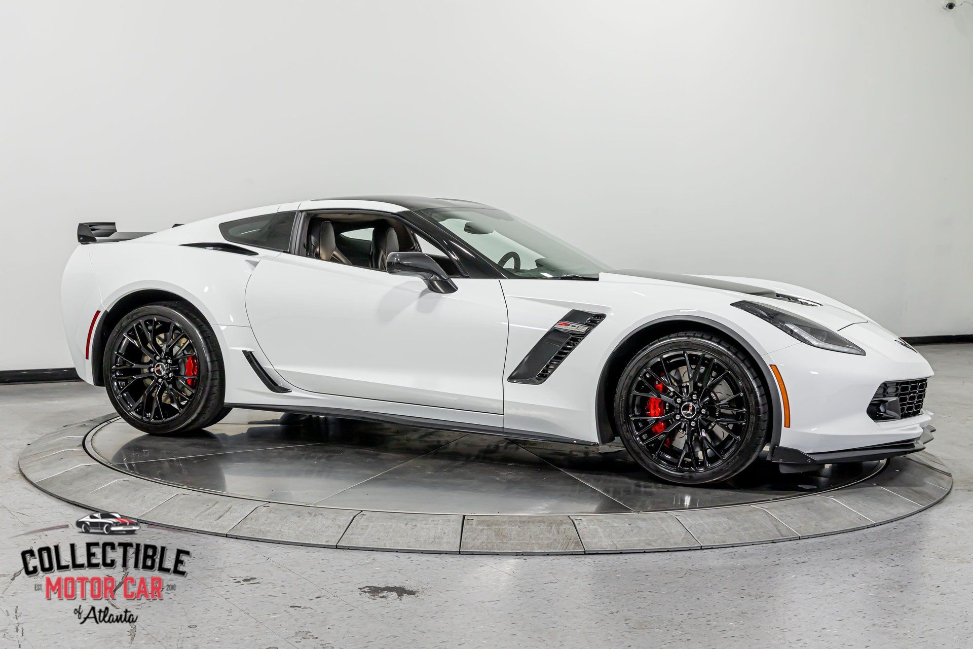 Used 2015 Chevrolet Corvette Z06 w/ 3LZ Preferred Equipment Group RWD image 26