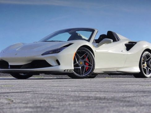Used 2022 Ferrari F8 Tributo RWD image 1