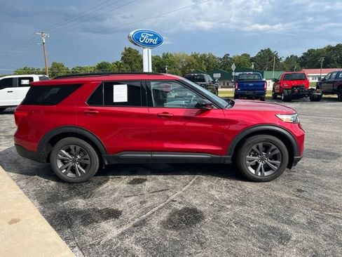 Used 2023 Ford Explorer XLT w/ Equipment Group 202A AWD/4WD image 4