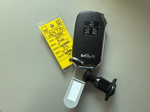 Used 2024 Kia Carnival EX FWD image 37