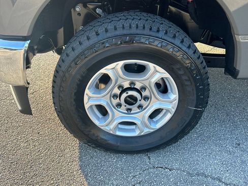 New 2026 Ford F250 XLT w/ XLT Premium Package AWD/4WD image 18