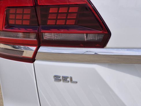 Used 2020 Volkswagen Atlas SEL FWD image 11