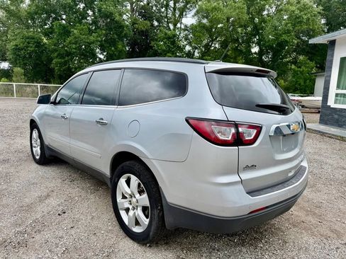 Used 2017 Chevrolet Traverse LT w/ Style and Technology Package FWD image 5