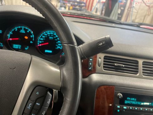 Used 2011 Chevrolet Avalanche LS AWD/4WD image 25