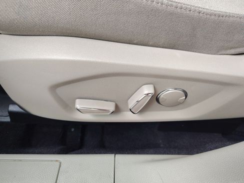 Used 2019 Ford Fusion SE FWD image 11