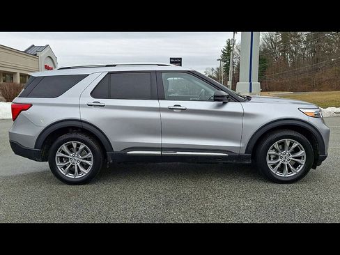 Certified 2022 Ford Explorer Limited w/ Equipment Group 301A image 9