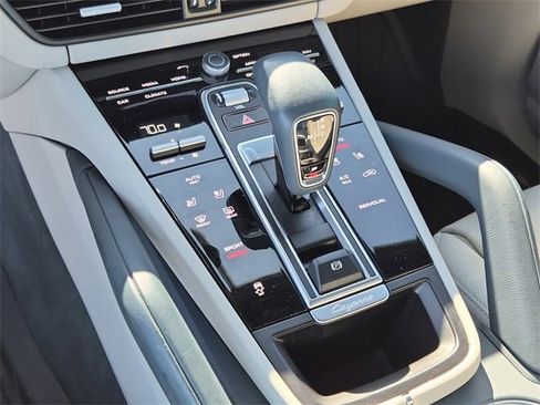 Used 2022 Porsche Cayenne Platinum Edition image 30