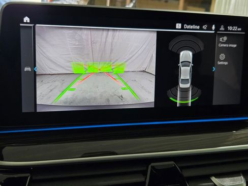 Used 2023 BMW 530e xDrive w/ Premium Package image 2