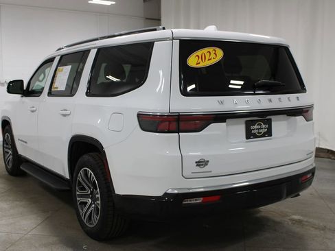 Used 2023 Jeep Wagoneer Series II image 7