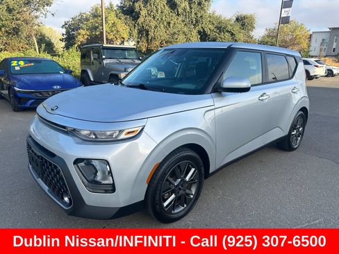 Used 2021 Kia Soul EX FWD image 2
