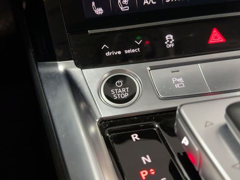 Used 2024 Audi Q8 e-tron Premium Plus image 19