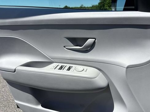 Certified 2025 Hyundai Kona SEL AWD/4WD image 16