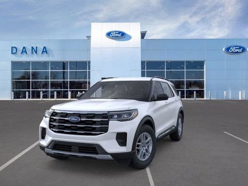 New 2025 Ford Explorer Active image 2