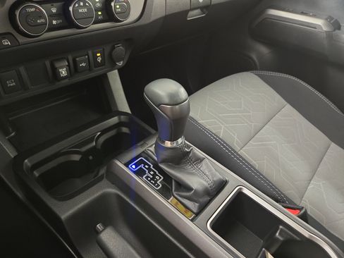 Used 2021 Toyota Tacoma TRD Off-Road AWD/4WD image 21