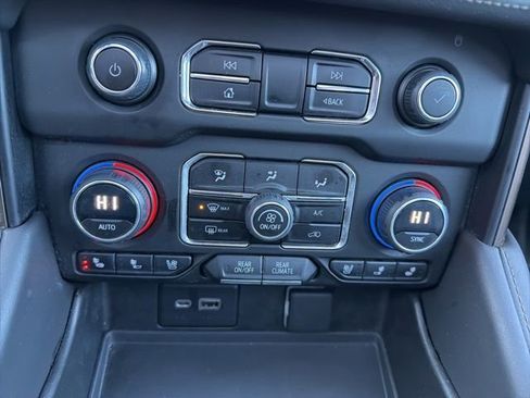 Used 2023 Chevrolet Suburban High Country image 20