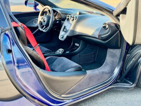 Used 2018 McLaren 570S Spider image 2