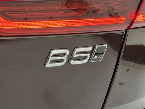 Certified 2026 Volvo XC60 B5 Core image 8