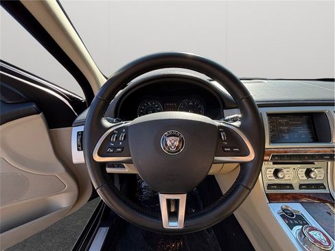 Used 2015 Jaguar XF Premium RWD image 26