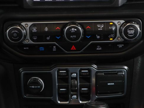 Used 2023 Jeep Wrangler Unlimited Sahara w/ Cold Weather Group AWD/4WD image 22