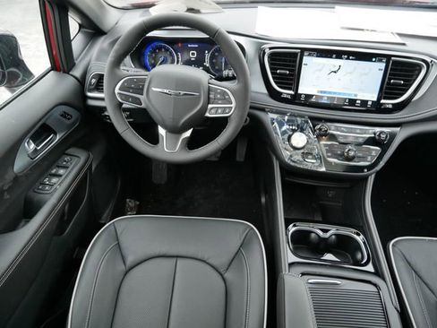 New 2026 Chrysler Pacifica Limited w/ Trailer Tow Group image 14