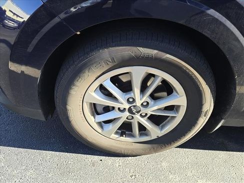 Used 2024 Kia Carnival LX image 5