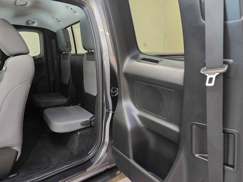 Used 2020 Toyota Tacoma SR5 AWD/4WD image 22