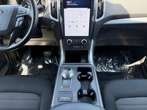 Used 2022 Ford Edge SE w/ Black Appearance Package image 11
