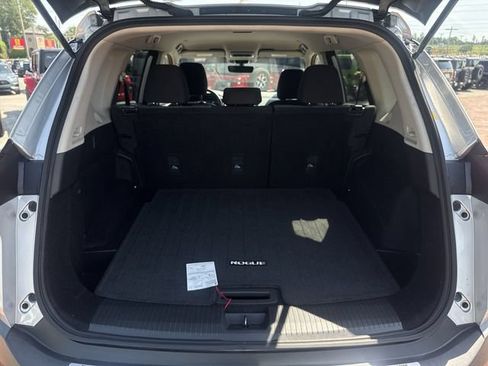 Used 2023 Nissan Rogue SV FWD image 27