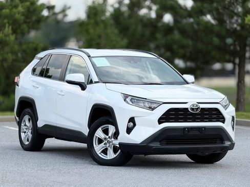 Used 2020 Toyota RAV4 XLE FWD image 13