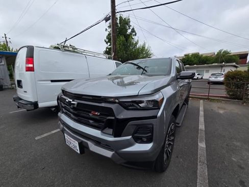 Used 2025 Chevrolet Colorado Z71 AWD/4WD image 4