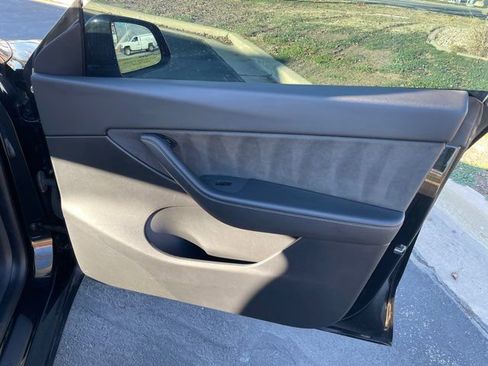 Used 2021 Tesla Model Y Long Range image 15