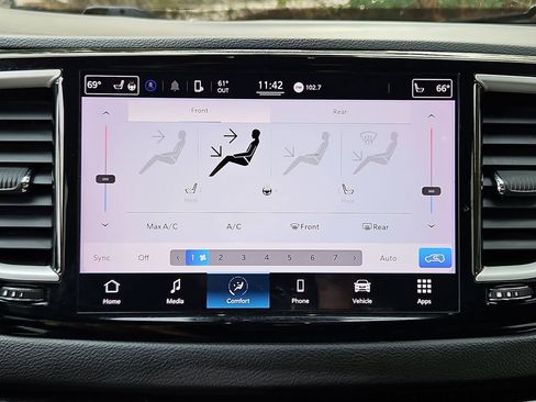 Used 2022 Chrysler Pacifica Touring-L image 17