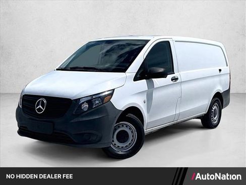 Used 2022 Mercedes-Benz Metris image 1